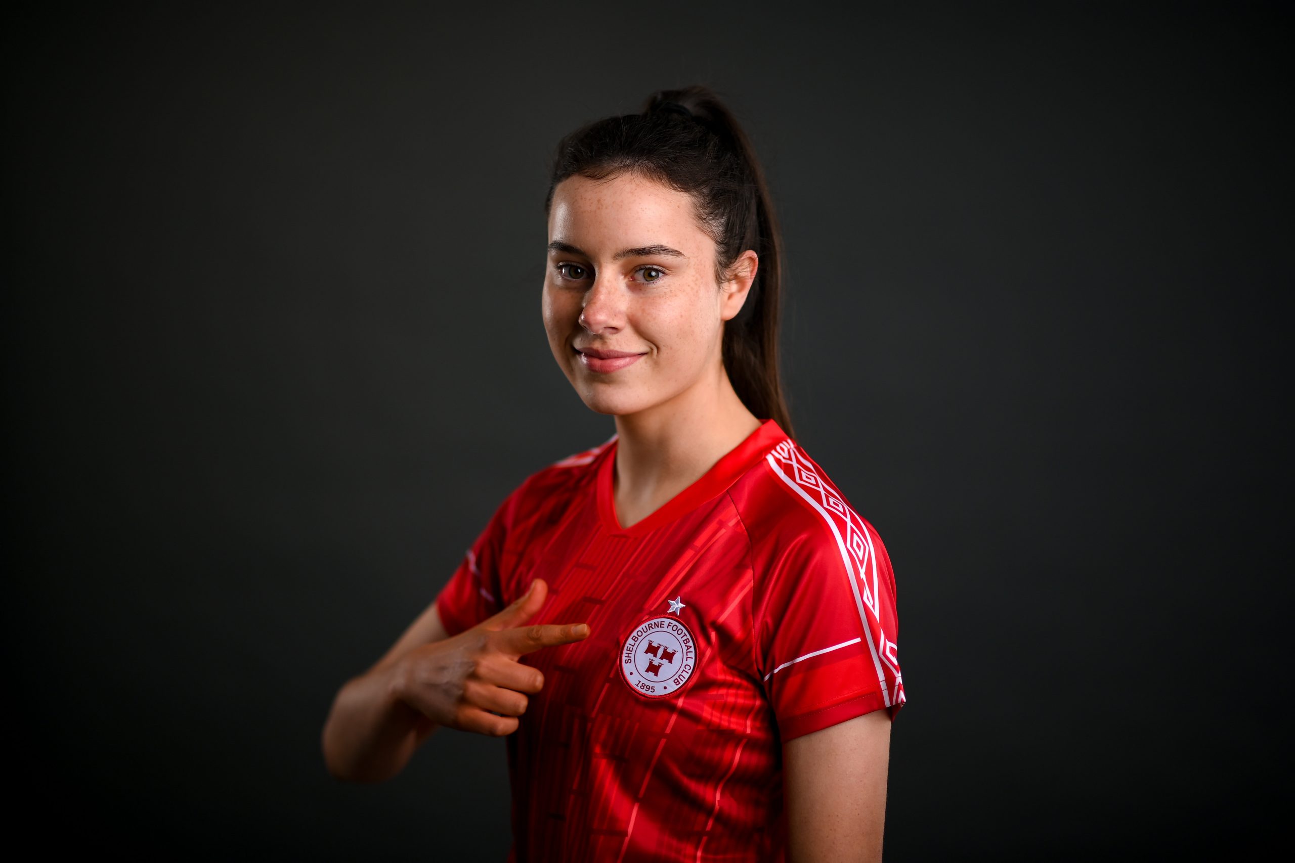 Shelbourne signs Aoife Kelly
